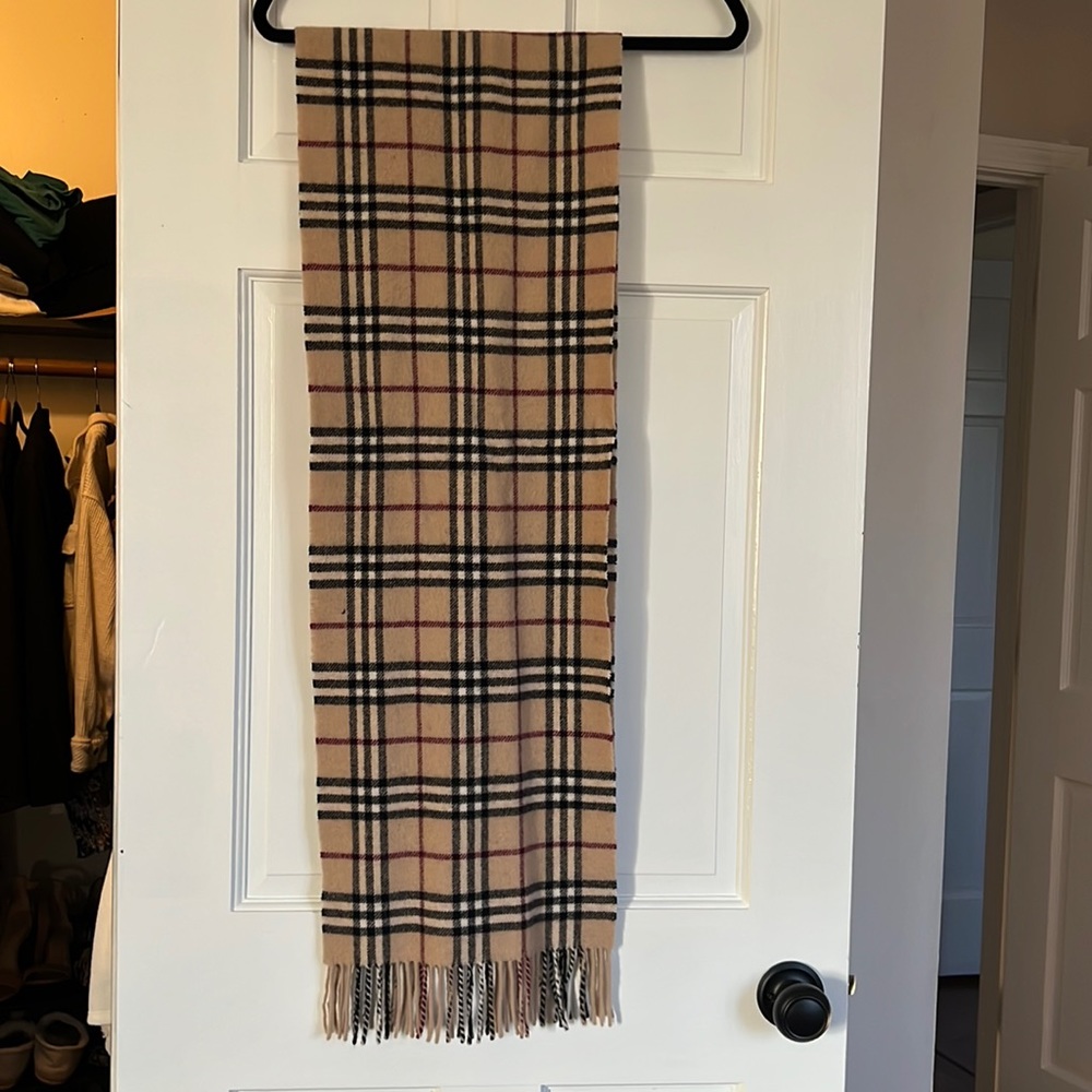 Burberry classic lambs wool scarf